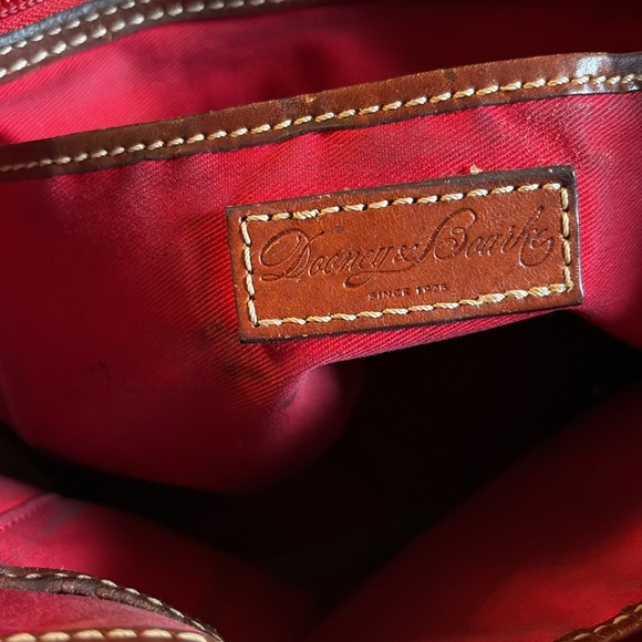 Dooney & Burke Elegant Leather Handbag - gray/brown - small crossbody - Picture 6 of 11